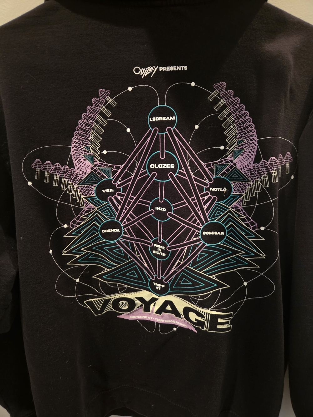 Unique Clozee Voyage Black Sweatshirt